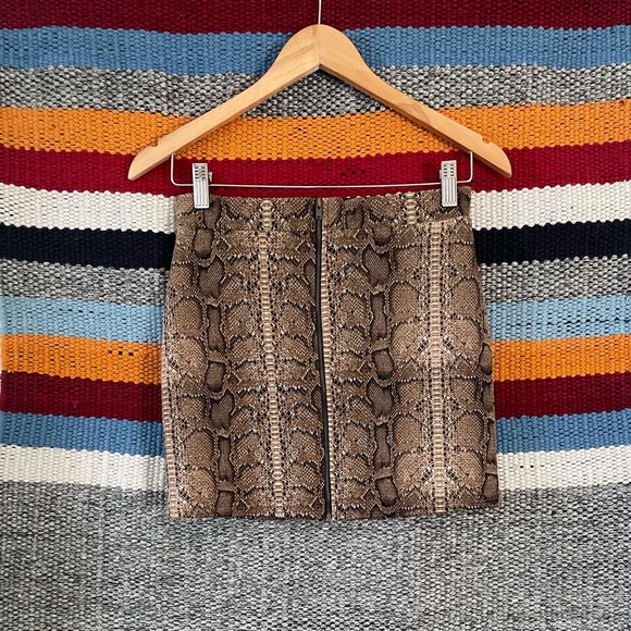 Windsor Snake Print Mini Skirt - Picture 15 of 16